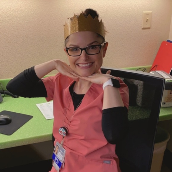 Meet your Posher, Amanda - Picture 1 of 3